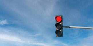 Коли проїзд на червоне світло не вважається порушенням