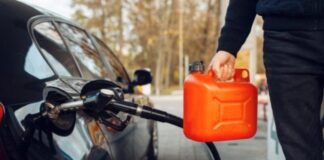 Скільки можна зберігати бензин: терміни придатності та ризики