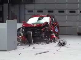 Кросовер Mitsubishi Outlander 2025 показав слабкий результат у тесті від IIHS