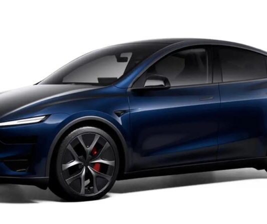 Tesla представила новий синій відтінок Marine Blue для Model Y