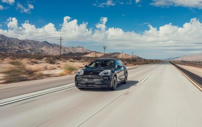 Porsche Cayenne здивував запасом ходу та батареєю, яка перевершує Taycan