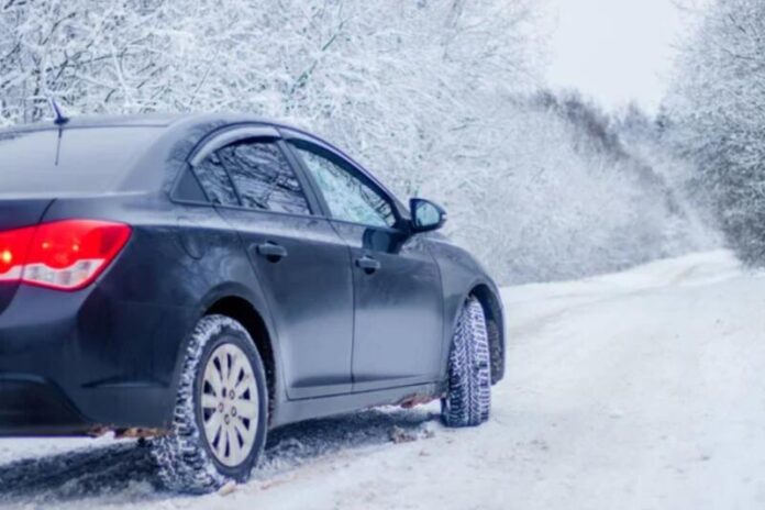 Експерти пояснили, на яких авто небезпечно їздити взимку із напівпорожнім баком