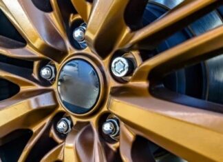 Чому автомобілі переходять від гайок до болтів для кріплення коліс