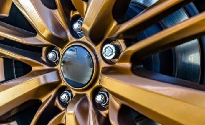 Чому автомобілі переходять від гайок до болтів для кріплення коліс