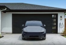 Tesla пояснила, чому у Model Y Standard закритий скляний дах