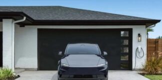 Tesla пояснила, чому у Model Y Standard закритий скляний дах