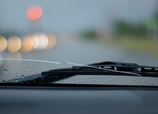 Поліція може виписати штраф за тріщину на лобовому склі, але є нюанси