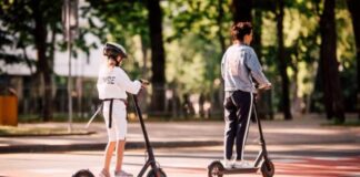 В Україні можуть заборонити електросамокати у центрі міста
