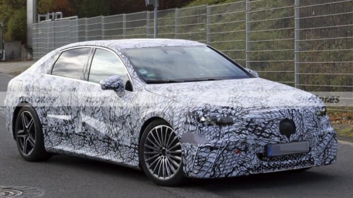Mercedes тестує електричну версію C-Class із запасом ходу до 1000 км