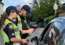Чому штраф за неувімкнену аварійку під час зупинки є незаконним