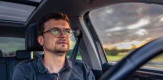 Використання окулярів або лінз під час керування: що потрібно знати