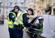 Коли водій має право не показувати документи поліцейському
