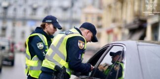 Коли водій має право не показувати документи поліцейському