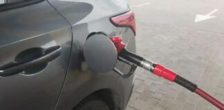 Експерт розповів, як стиль водіння впливає на витрату пального