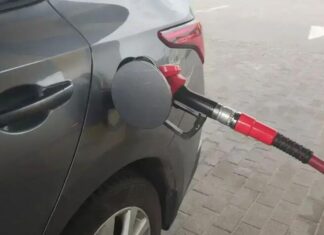 Експерт розповів, як стиль водіння впливає на витрату пального