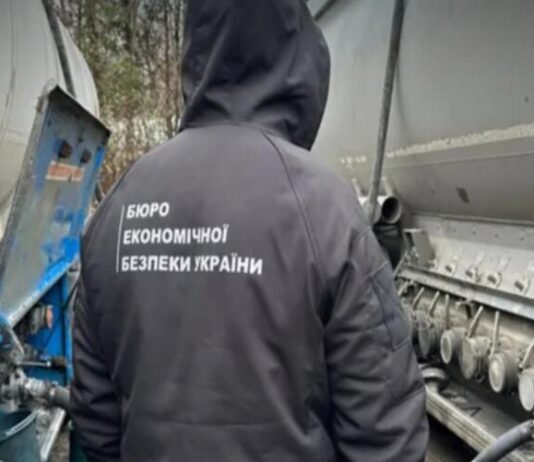 В Україні викрили підпільну АЗС із тисячами літрів нелегального пального