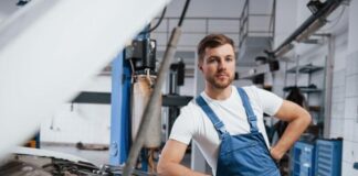 Експерт пояснила, як розпізнати поломку автомобіля за дивними звуками