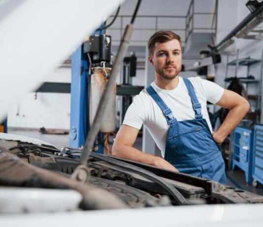 Експерт пояснила, як розпізнати поломку автомобіля за дивними звуками