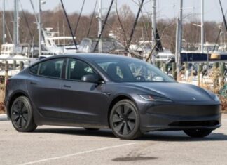 Tesla почала продавати комплект для повернення класичних поворотників у Model 3