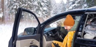 Автомеханік пояснив, чи варто прогрівати двигун восени