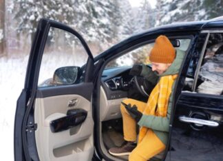 Автомеханік пояснив, чи варто прогрівати двигун восени