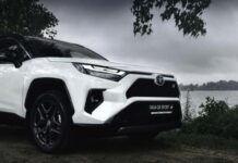 Toyota відкликає понад 1,28 млн авто через проблеми з панорамним оглядом