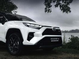 Toyota відкликає понад 1,28 млн авто через проблеми з панорамним оглядом