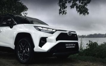 Toyota відкликає понад 1,28 млн авто через проблеми з панорамним оглядом