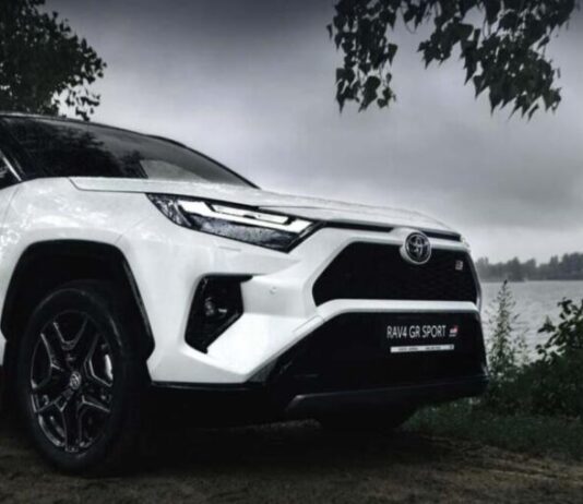 Toyota відкликає понад 1,28 млн авто через проблеми з панорамним оглядом