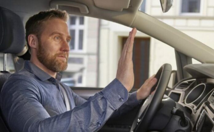 Топ-7 найзагадковіших жестів водіїв, які варто знати всім