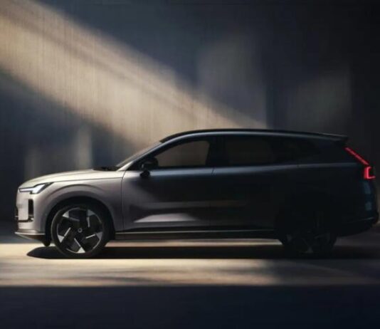 Volvo відклала повну відмову від ДВЗ до кінця 2030-х Volvo відклала повну відмову від ДВЗ до кінця 2030-х