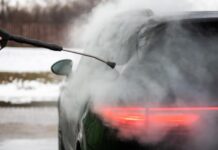 Як захистити кузов автомобіля взимку: поради експертів