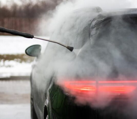 Як захистити кузов автомобіля взимку: поради експертів