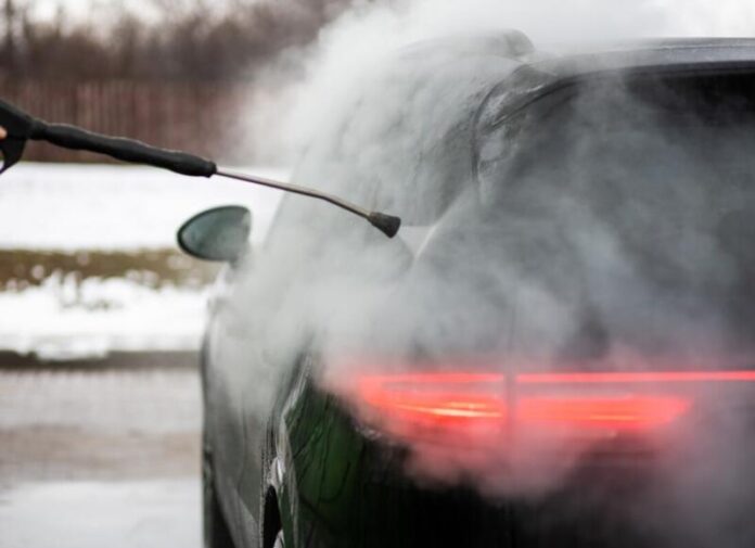 Як захистити кузов автомобіля взимку: поради експертів