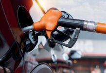 Чому повна заправка небезпечна для старих авто та гібридів