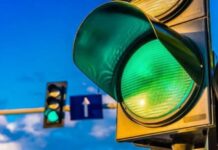 Які штрафи можна отримати в очікуванні зеленого сигналу світлофора