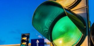 Які штрафи можна отримати в очікуванні зеленого сигналу світлофора