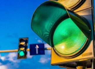 Які штрафи можна отримати в очікуванні зеленого сигналу світлофора