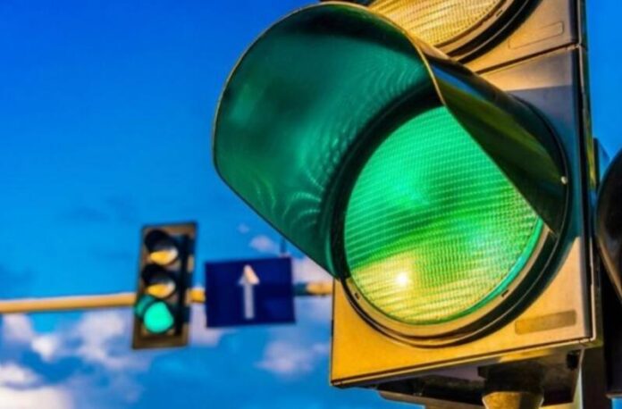 Які штрафи можна отримати в очікуванні зеленого сигналу світлофора