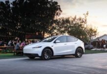 Чому бюджетні новинки Tesla насправді не такі вже й дешеві