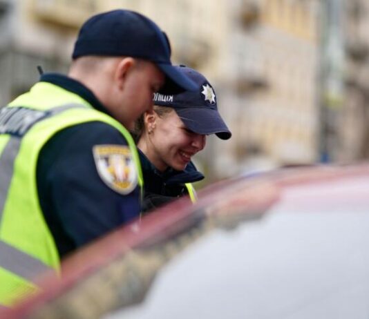 Названо 6 правил, щоб не привертати увагу поліції на дорозі