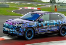 Porsche показала футуристичний салон електричного Cayenne