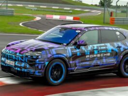 Porsche показала футуристичний салон електричного Cayenne