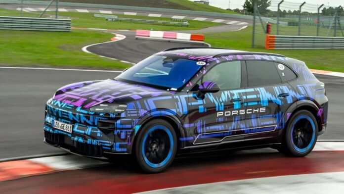 Porsche показала футуристичний салон електричного Cayenne