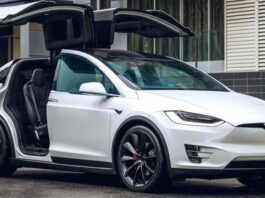 Власник Tesla Model X перевірив, скільки ще можна проїхати після 0% заряду