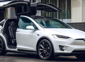 Власник Tesla Model X перевірив, скільки ще можна проїхати після 0% заряду