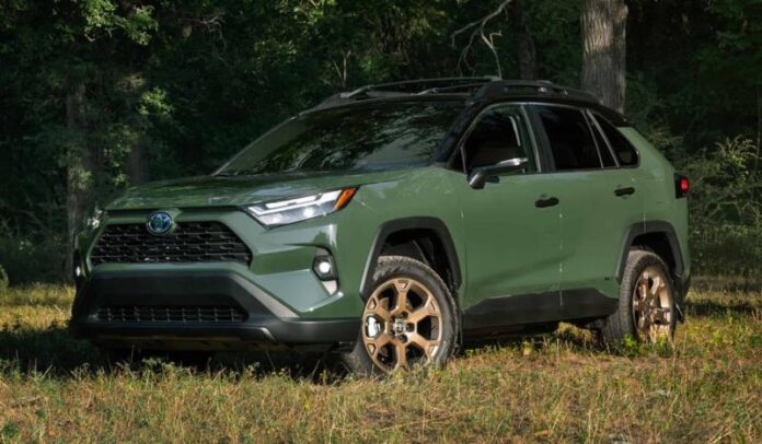 Популярний кросовер Toyota RAV4: що подобається і що дратує водіїв