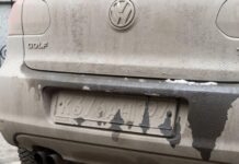 Стало відомо, що загрожує водієві за брудні номери авто