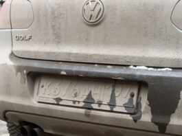 Стало відомо, що загрожує водієві за брудні номери авто