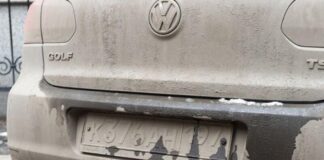 Стало відомо, що загрожує водієві за брудні номери авто